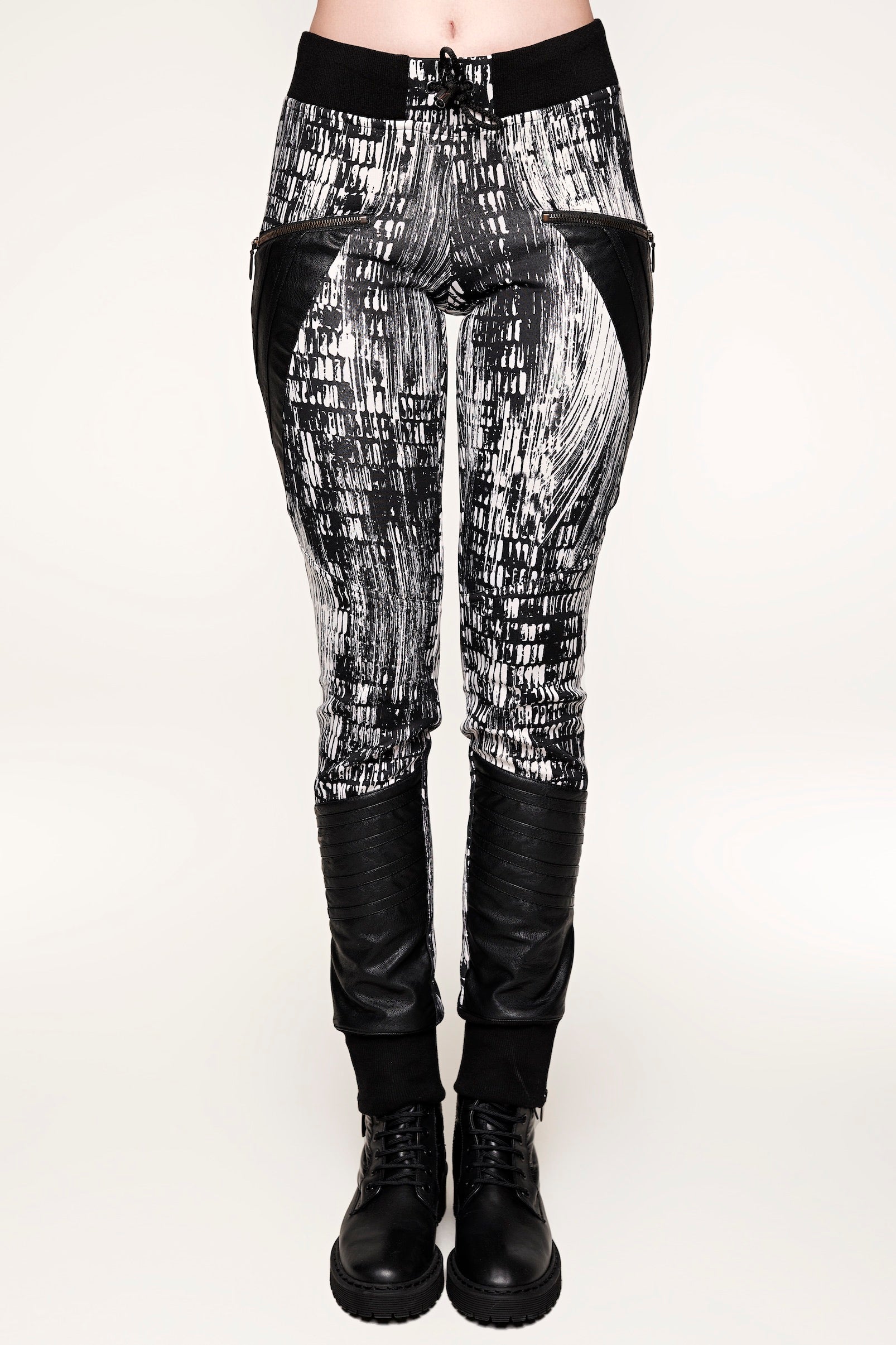 Black pyramid outlet leggings